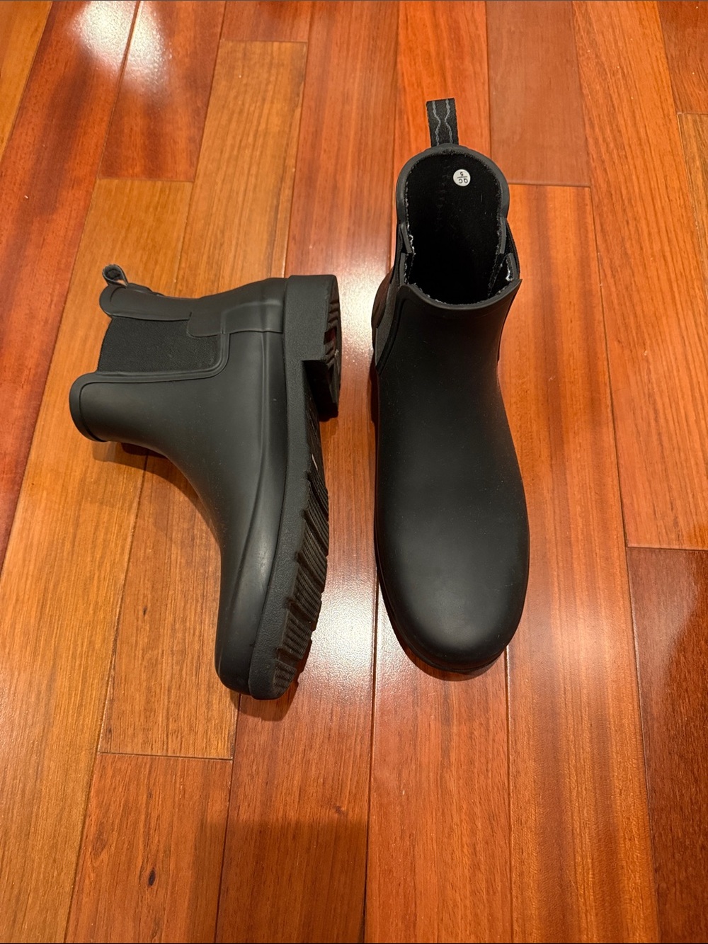 HUNTER Black Chelsea Rain Ankle Boots - Women